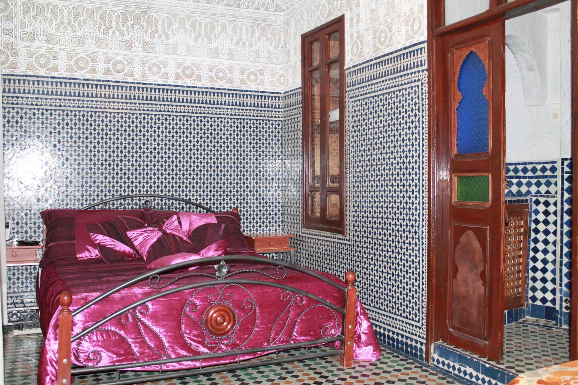 Riad Les Chrifis Navette Aeroport 24 Sur 24 Hotel Fes Room photo