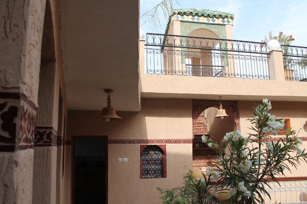 Riad Les Chrifis Navette Aeroport 24 Sur 24 Hotel Fes Exterior photo