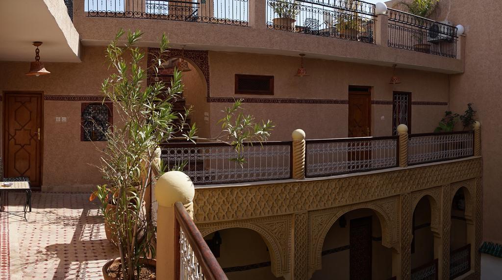 Riad Les Chrifis Navette Aeroport 24 Sur 24 Hotel Fes Exterior photo