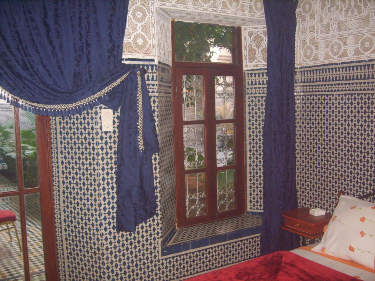 Riad Les Chrifis Navette Aeroport 24 Sur 24 Hotel Fes Room photo